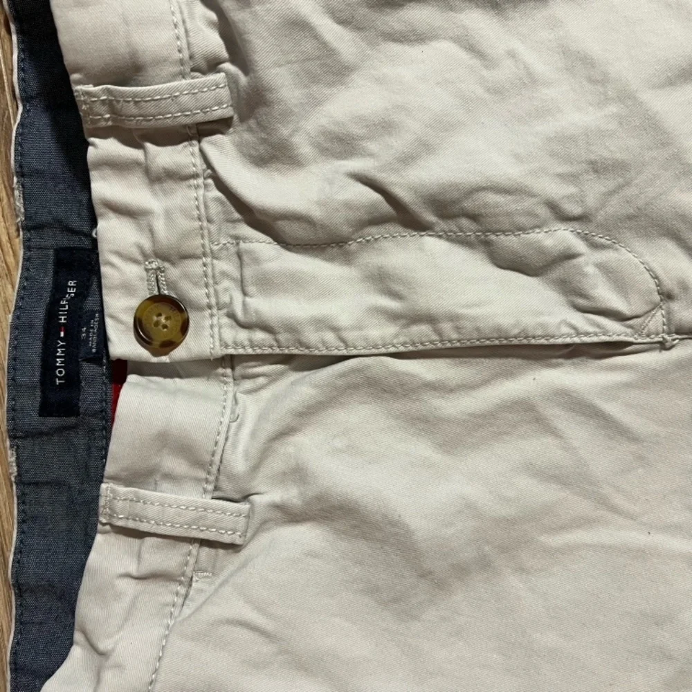 Tommy Hilfiger Denim Shorts Buttoned Back Pockets - Picture 2 of 11